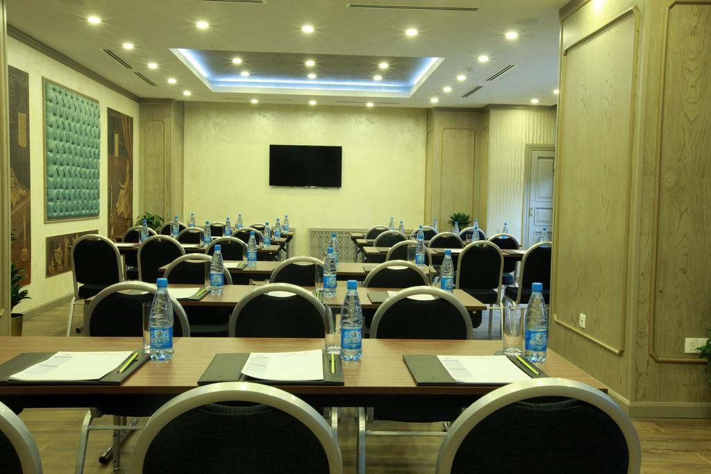 Ramada By Wyndham Bishkek Centre Ξενοδοχείο Εξωτερικό φωτογραφία