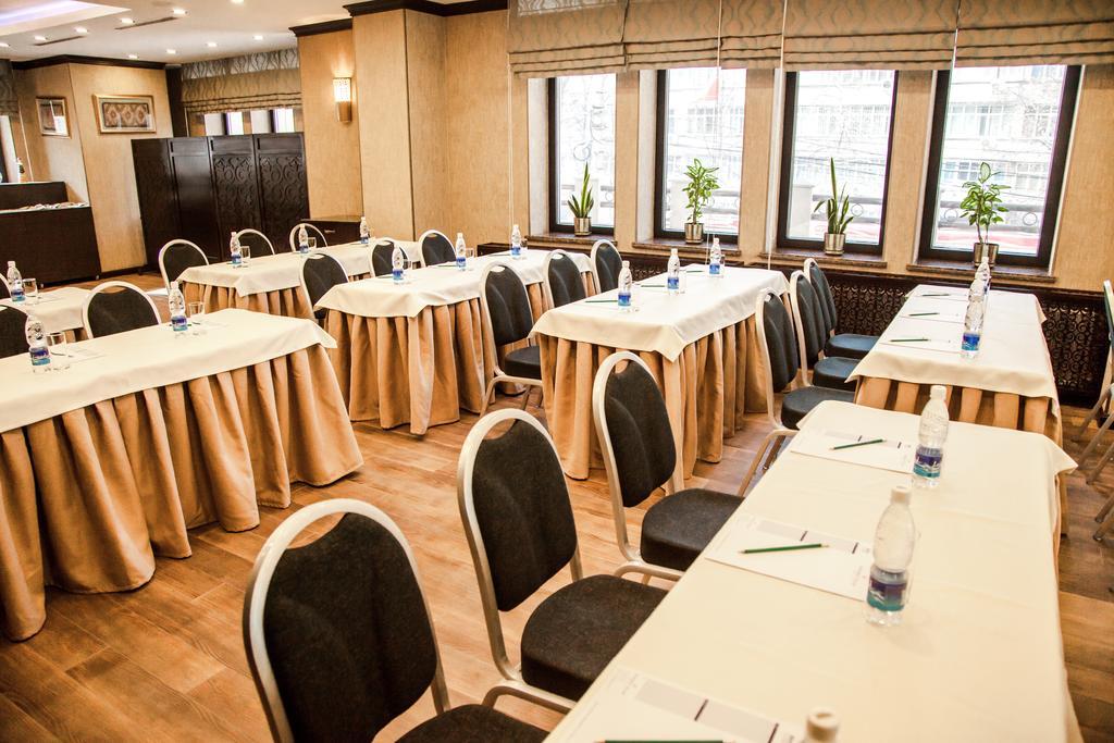 Ramada By Wyndham Bishkek Centre Ξενοδοχείο Εξωτερικό φωτογραφία