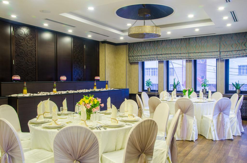 Ramada By Wyndham Bishkek Centre Ξενοδοχείο Εξωτερικό φωτογραφία