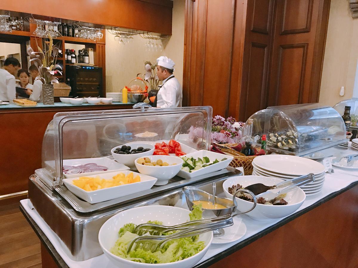 Ramada By Wyndham Bishkek Centre Ξενοδοχείο Εξωτερικό φωτογραφία