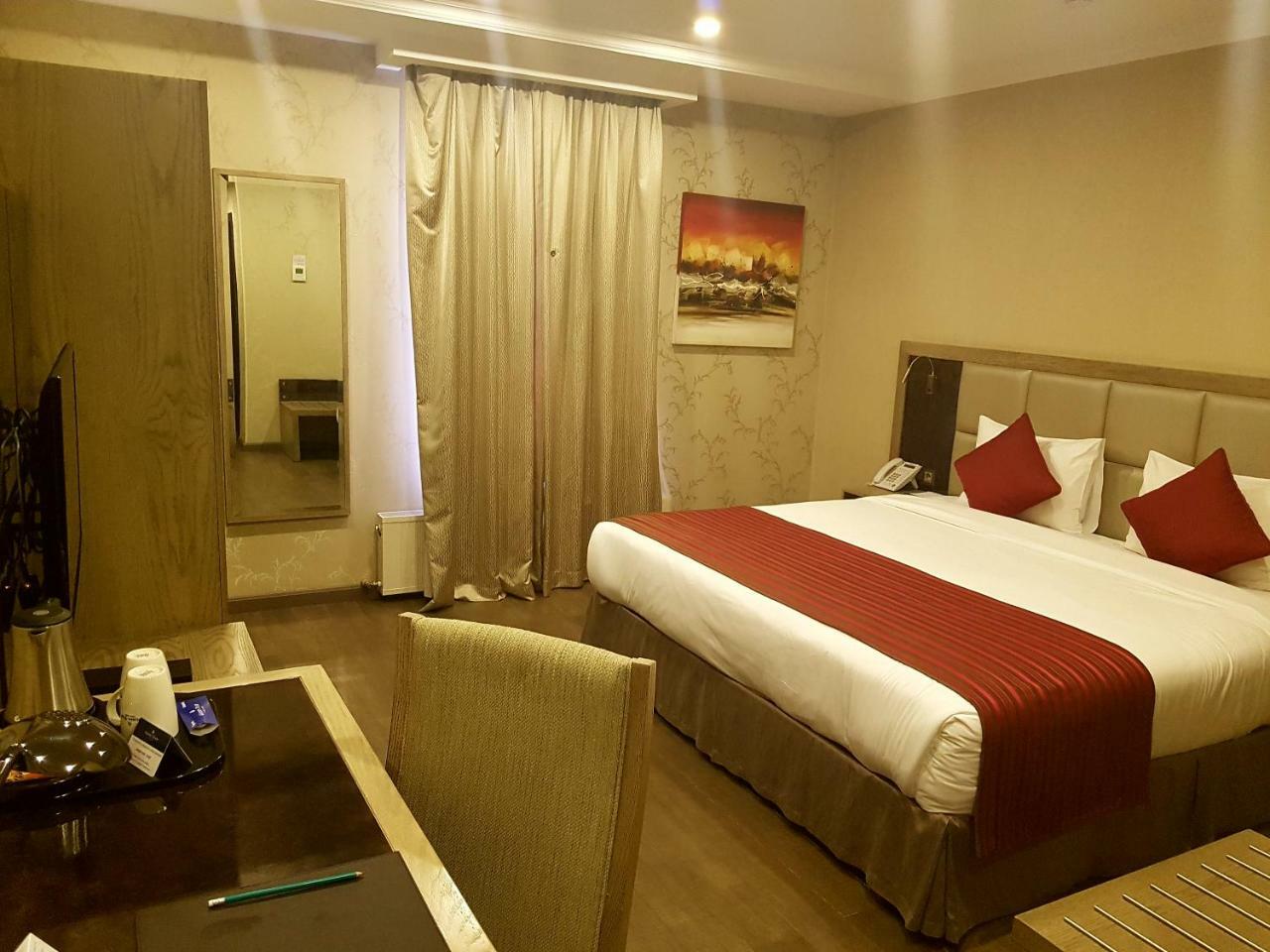 Ramada By Wyndham Bishkek Centre Ξενοδοχείο Εξωτερικό φωτογραφία