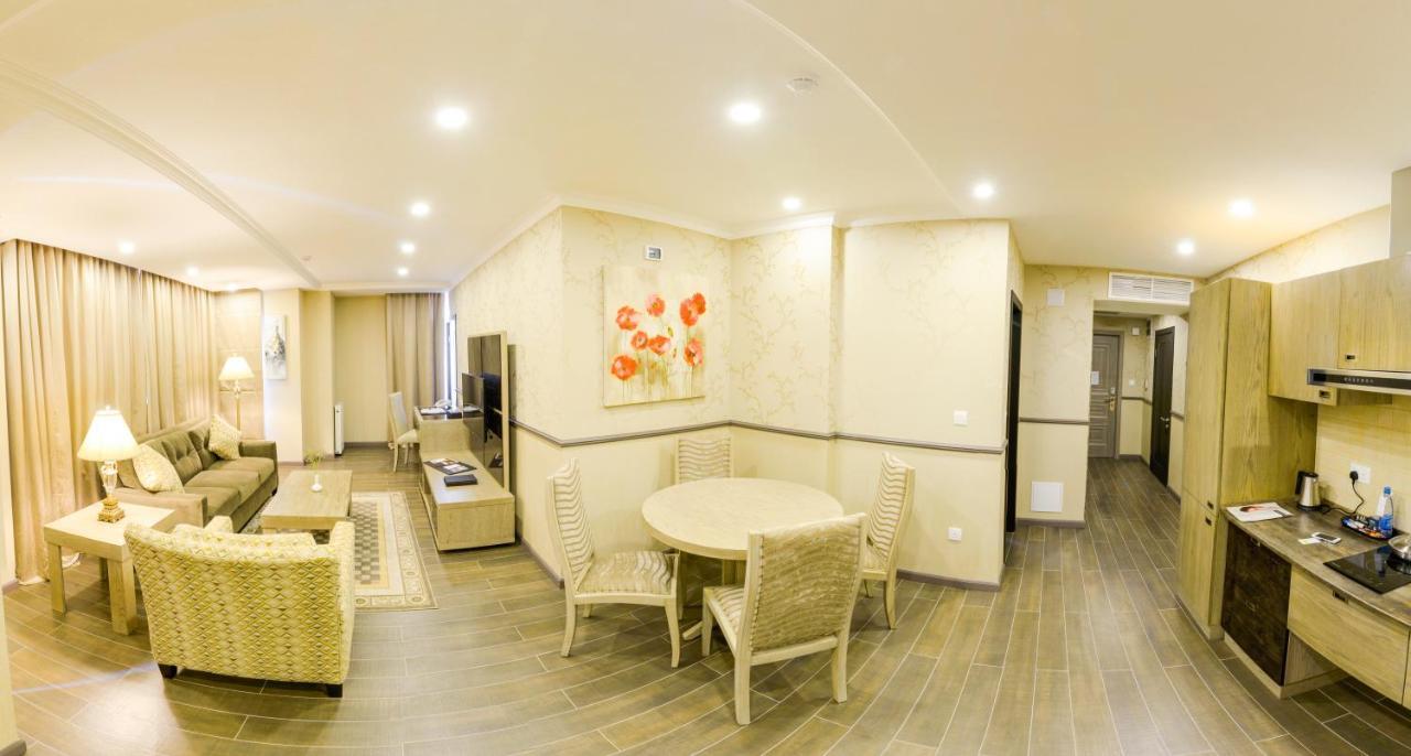 Ramada By Wyndham Bishkek Centre Ξενοδοχείο Δωμάτιο φωτογραφία