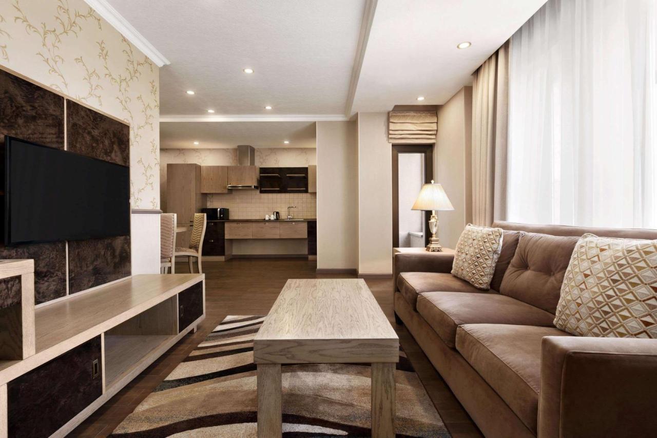 Ramada By Wyndham Bishkek Centre Ξενοδοχείο Εξωτερικό φωτογραφία