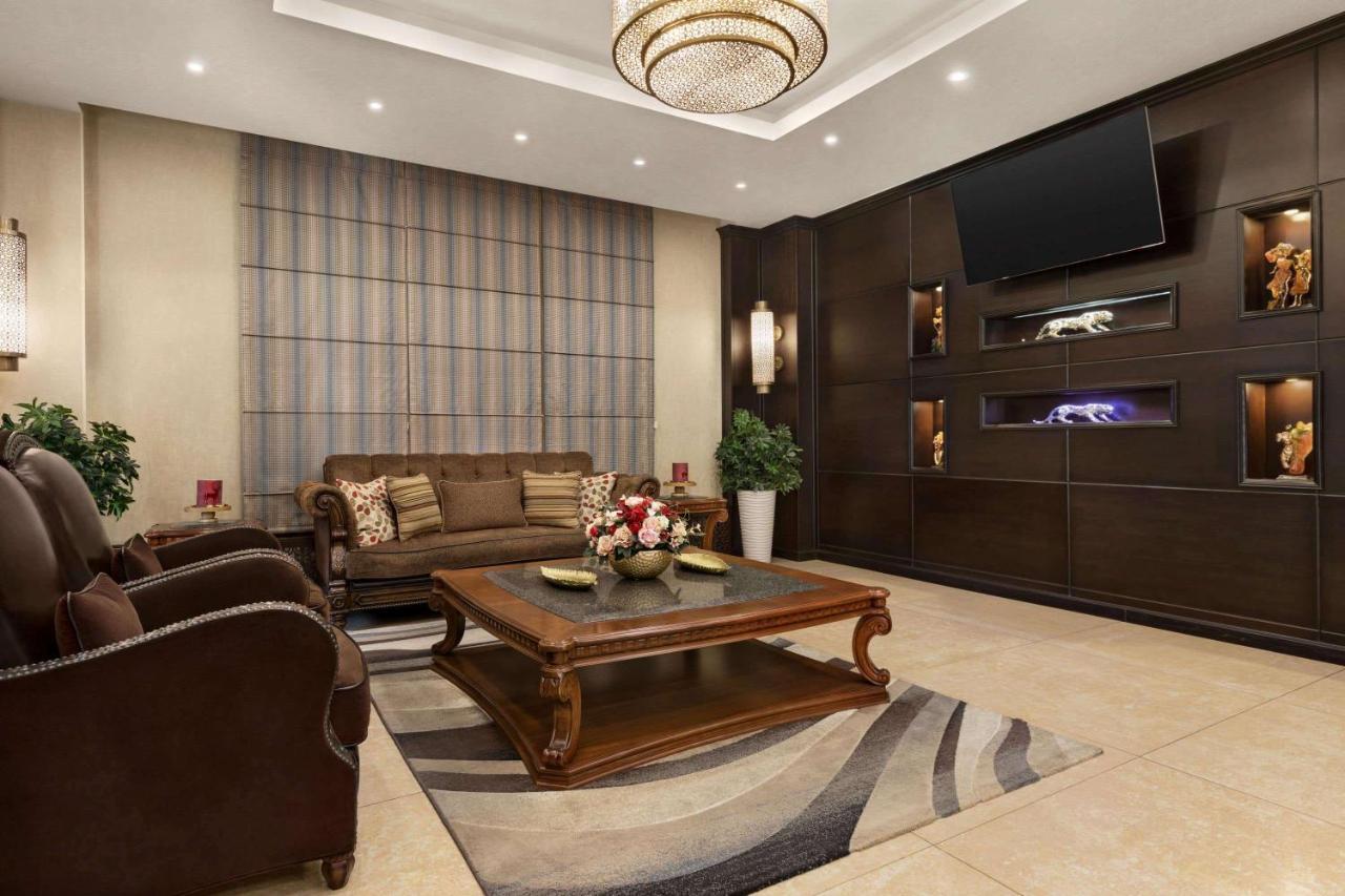 Ramada By Wyndham Bishkek Centre Ξενοδοχείο Εξωτερικό φωτογραφία